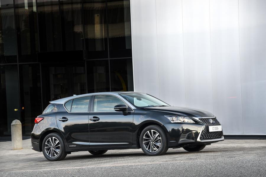  Lexus CT200h 2018 года  (ZA) (фото 3 из 40)